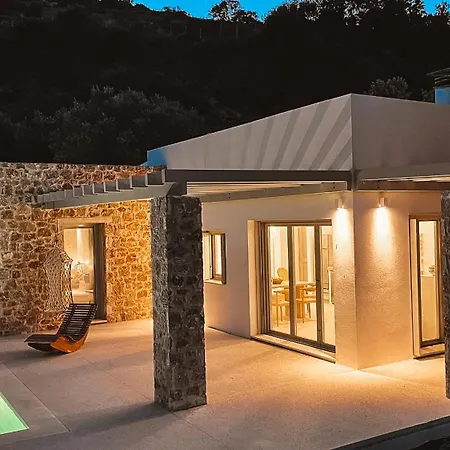 فيلة Themis Homes