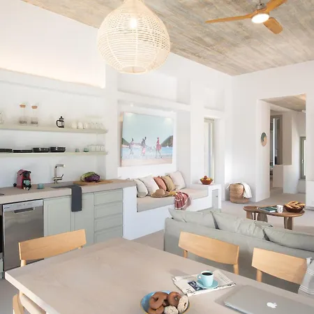Themis Homes سكيروس